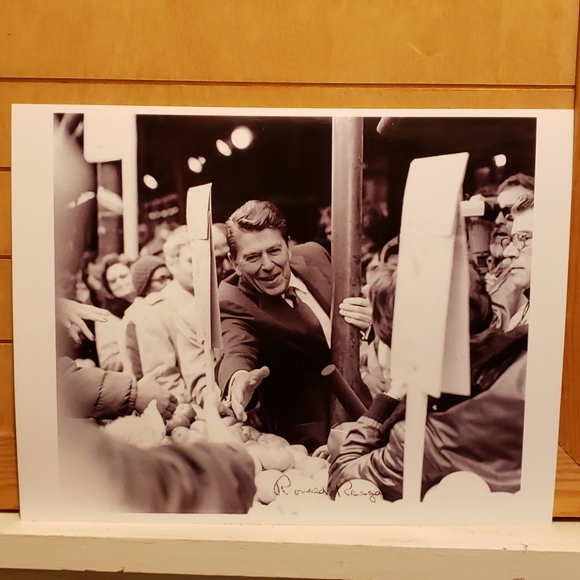 Ronald Reagan - 1980 Presidential Campaign - Picture 2 of 5